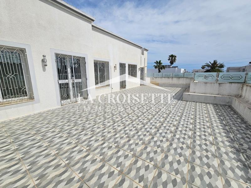 Étage de villa meublé S+3 avec terrasse à La Soukra